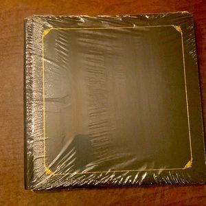 NWOT Creative Memories Black Scrapbook Album, fits 12 x 12 pages.